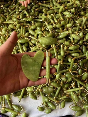 100٪ طبيعية Xiuyan الحجر النيجيد الدوار Gua Sha مجموعة لرفع الوجه وتشديد الجلد
